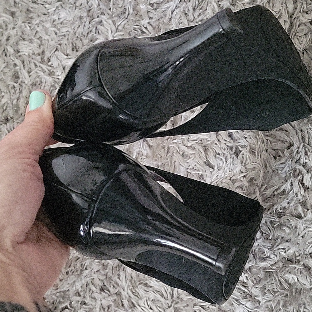 Life Stride Soft System "Kimmy" Cutout Heel Pumps - Picture 6 of 7